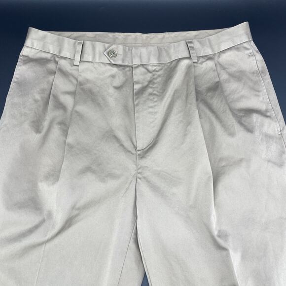 Jos A Bank Traveler Fits Mens 38 x 28 Chinos Cotton Khaki Pleated Cuffed Preppy - Picture 2 of 7